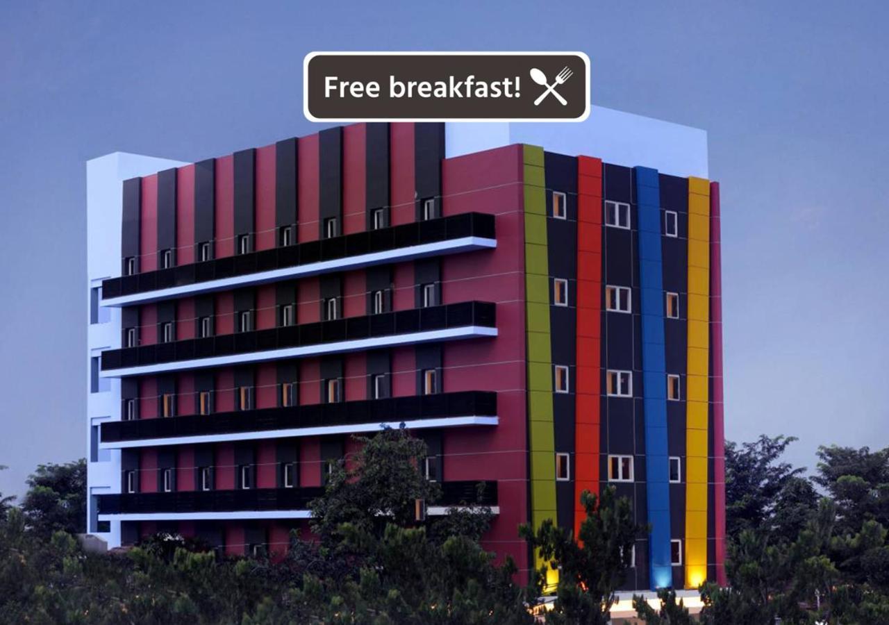 Amaris Hotel Senen Jakarta Exteriör bild
