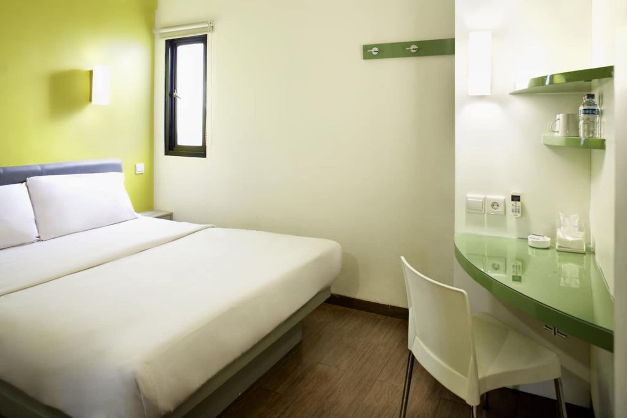 Amaris Hotel Senen Jakarta Exteriör bild