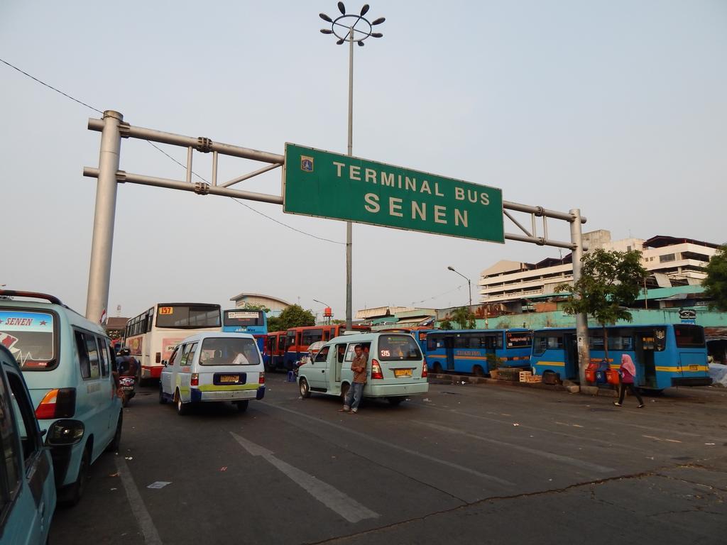 Amaris Hotel Senen Jakarta Exteriör bild
