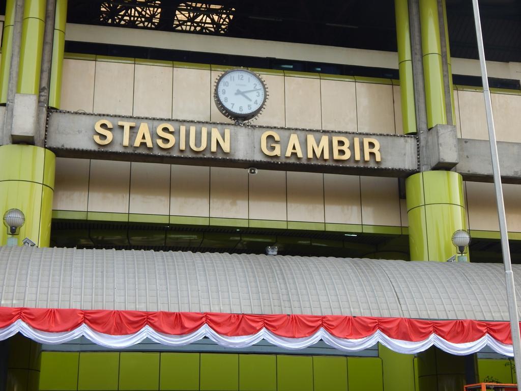 Amaris Hotel Senen Jakarta Exteriör bild