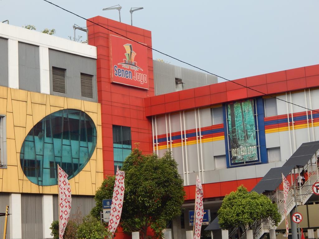 Amaris Hotel Senen Jakarta Exteriör bild