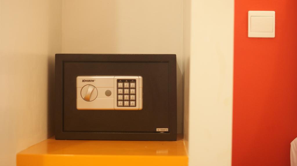 Amaris Hotel Senen Jakarta Exteriör bild