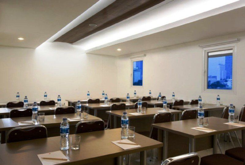 Amaris Hotel Senen Jakarta Exteriör bild